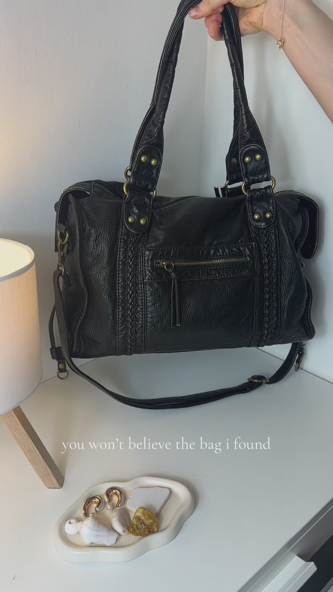 Wubbel - Unsere Vegan Leather Schultertasche